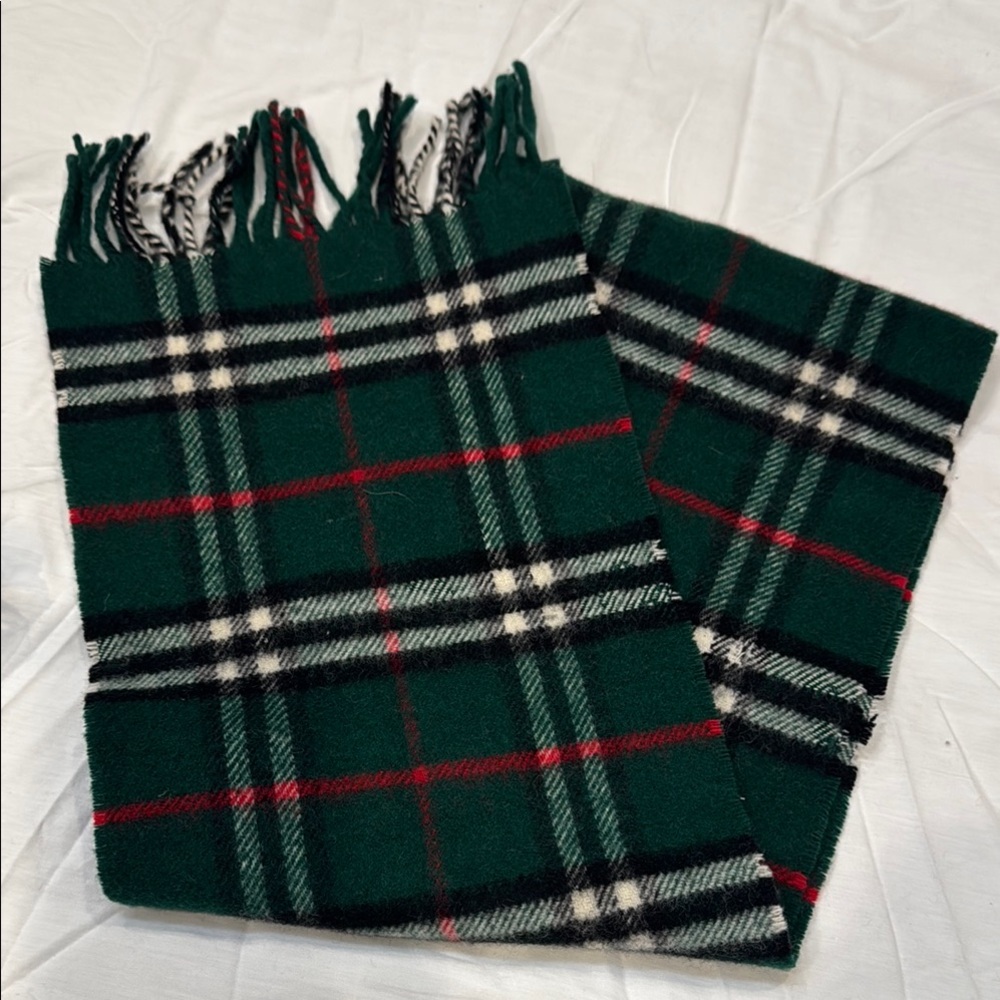 Authentic Burberry Green Plaid Scarf - Picture 4 of 9